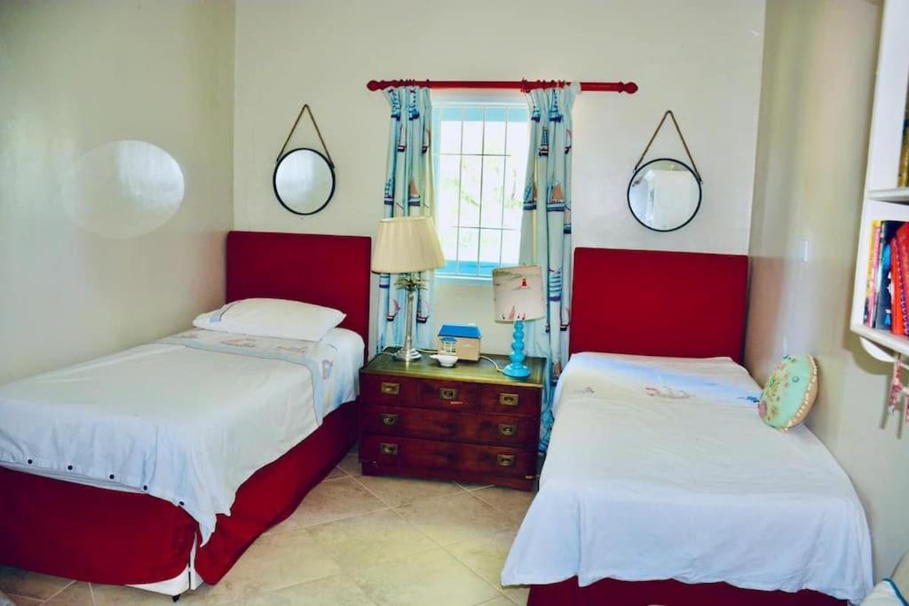 Villa In Hamilton Estate Charlestown Extérieur photo